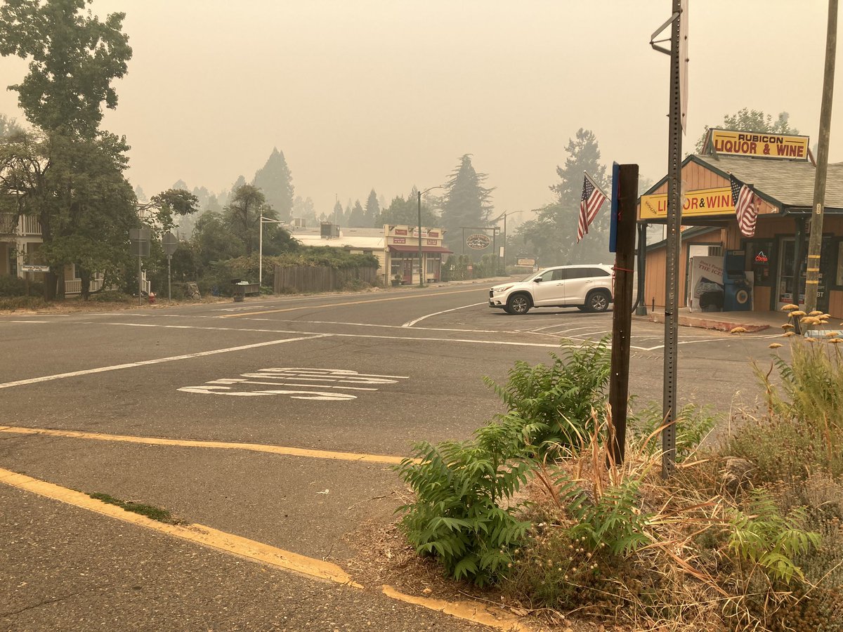 kurtriveratv's tweet photo. View of Georgetown right now under mandatory evacuation orders. Thick smoke and poor visibility. Some are staying in place as long as they can. ABC10 #MosquitoFire https://t.co/rJFieO8JXX