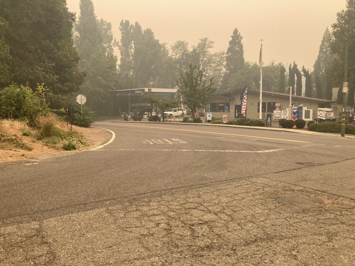 kurtriveratv's tweet photo. View of Georgetown right now under mandatory evacuation orders. Thick smoke and poor visibility. Some are staying in place as long as they can. ABC10 #MosquitoFire https://t.co/rJFieO8JXX