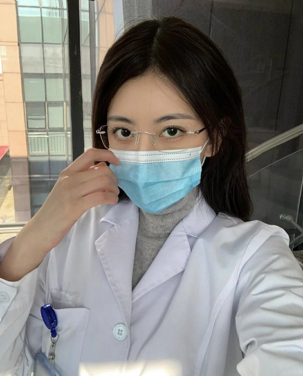 xinran0393's tweet photo. 干啥啥不行，床上第一名，但是我出门还是要当乖乖女 https://t.co/8bn5mnGSf1