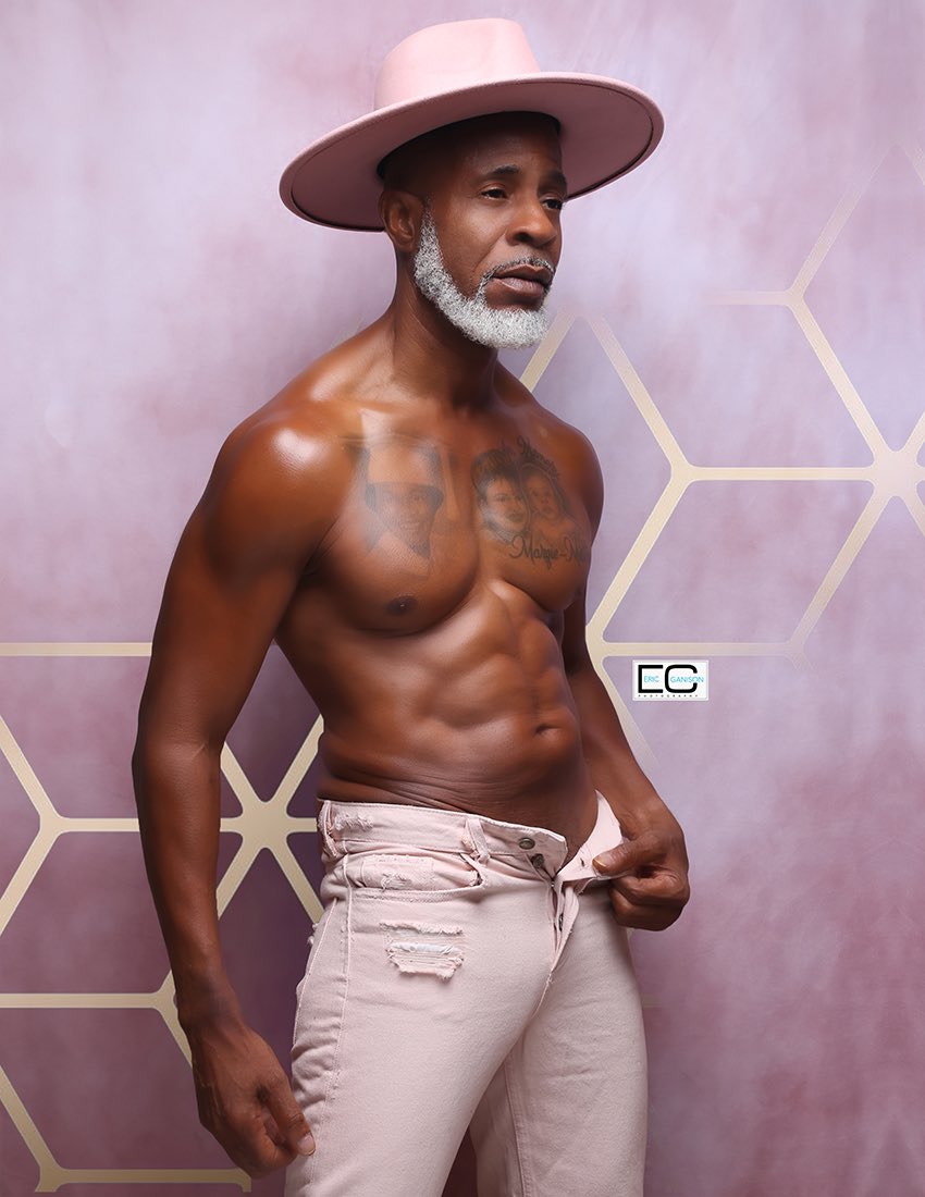 EricLGanison's tweet photo. Real Men Wear Pink
Photographer:
@EricLGanison
Model:
@kendew01
Location:
Atlanta
#ApeelCollection #Magazine #Photography #MaleModel #MensFashion #MensStyle #Fitness #follow4follow #Athletic #skincare #groom #powerlifting #gym #muclemaniaworld https://t.co/36qVQcI7L2