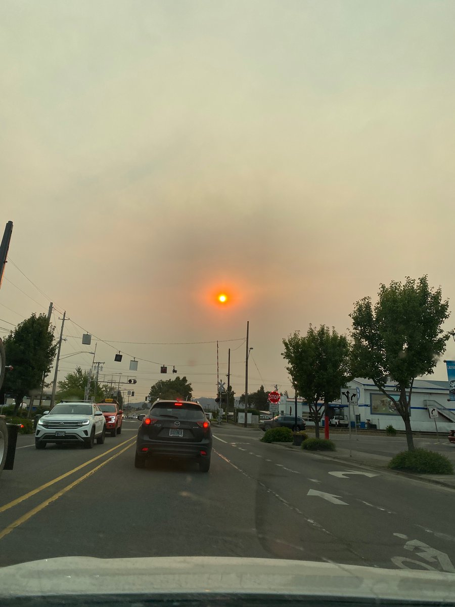 amandabuchanda's tweet photo. AQI says “good” but my car is covered in ashes and the sky looks like this 🤔 https://t.co/tjUGtcKUXF