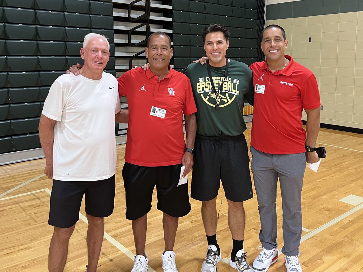 coachjfd's tweet photo. Great getting to watch Cy Falls basketball and Coach Flores coaching them up and added bonus got to visit with U Of H Coach Sampson and his son, they are getting a good one from Falls in Jo Jo Tugler!! https://t.co/dIVtaDyiHu