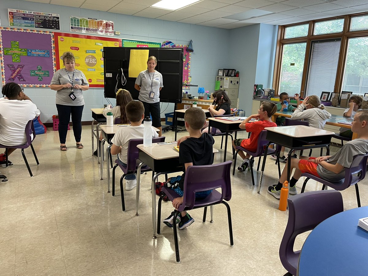 BlambleKD's tweet photo. We are off to a great start this year! Teachers are setting a strong foundation starting with relationship building and then learning new routines/expectations. #sfcsdproud https://t.co/r2aOo4WuU0