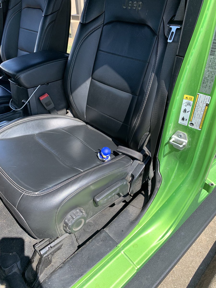 hudsonaaronlee's tweet photo. Happy Friday to me!! #duckduckjeep https://t.co/5zXsshqyRQ