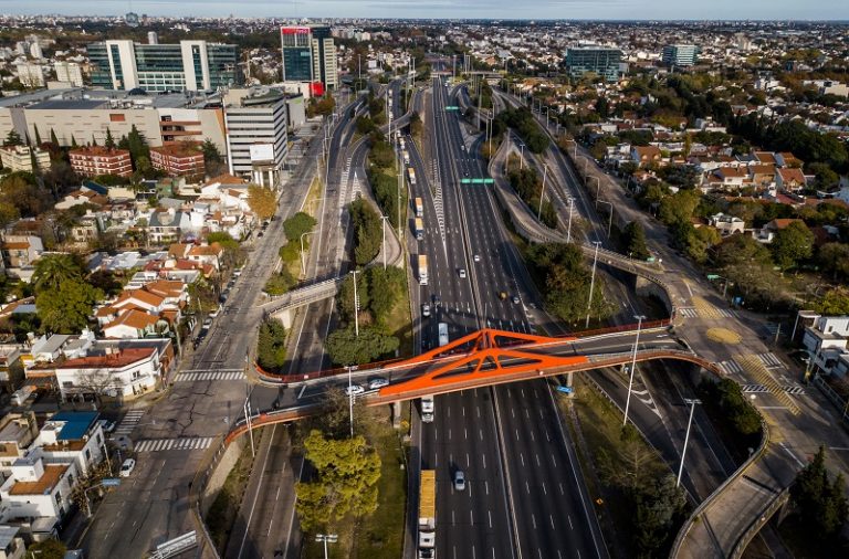 OITraF1's tweet photo. #FuenteDeTrabajo🇦🇷

🚌Transporte, uno de los sectores en Crisis, en el mes de junio mostró un buen desempeño, sin embargo, junto con los sectores de Agricultura y Finanzas aún se encuentran significativamente por debajo de los niveles pre-pandemia. https://t.co/ioTDMr4HQy