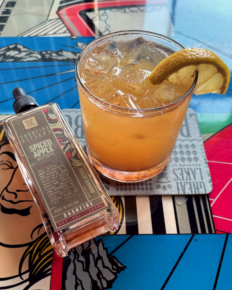 barcadenewark's tweet photo. Check out our food and drink specials this weekend in Newark!

🥃 Our Spiced Apple Margarita is made with @TeqCazadores Blanco tequila, @DashfireBitters spiced apple bitters, fresh apple cider, lemon juice, and a pinch of cinnamon! #Barcade #Newark #NewarkNJ #NJ #NewJersey https://t.co/AMPrcbsgtU