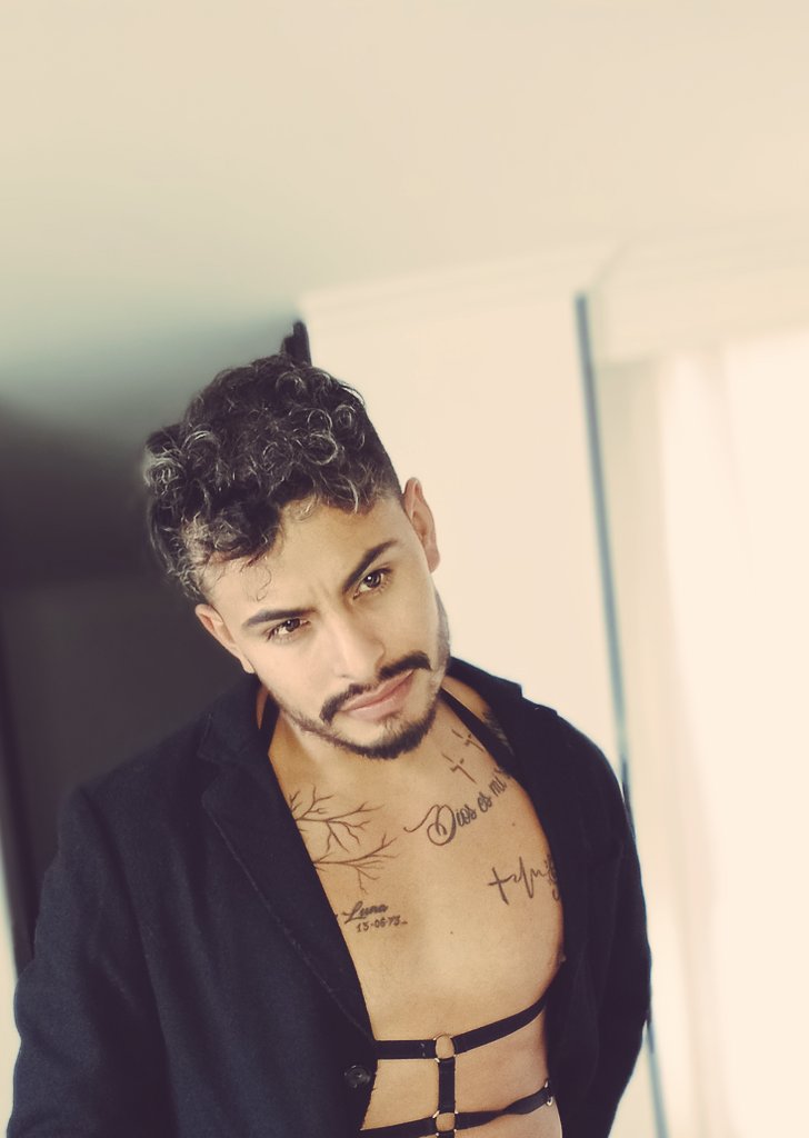 jdcluna's tweet photo. #hombreenlenceria #tattoo #gay #hombrescalientes https://t.co/AOWO2PFoTP