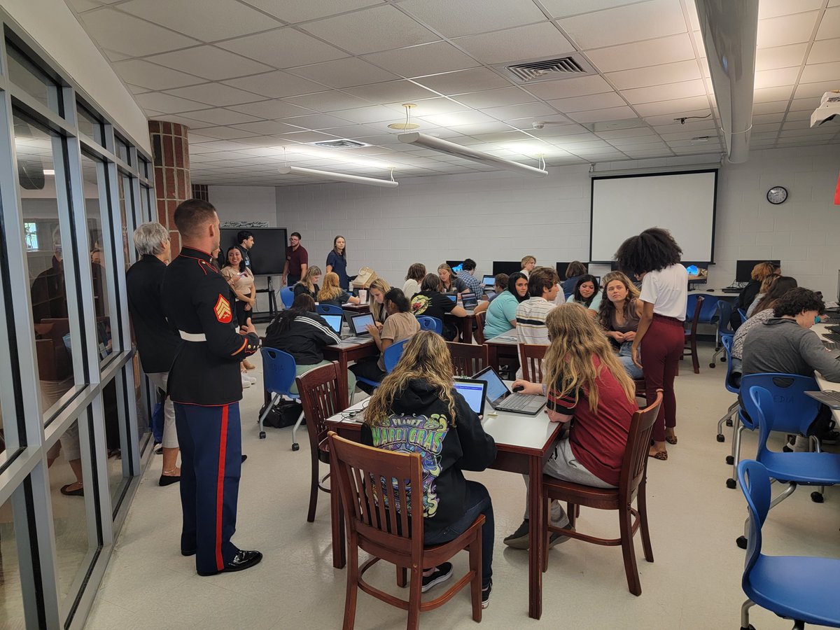 SJHSLibraryLC's tweet image. We had a great time hosting the guidance dept. and College Application Day today in the Library Learning Commons!  Good luck Sharks! 🤞
#SJHSSharks
#HCSLibraryMedia
