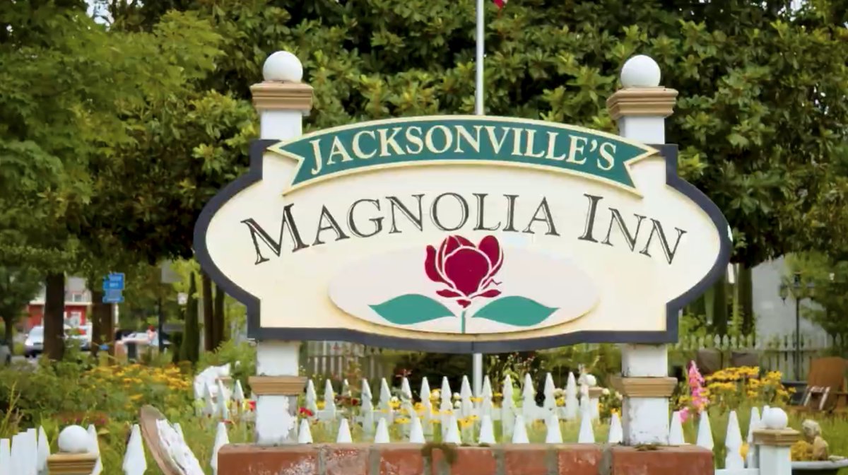 AllAcrossOregon's tweet photo. Jacksonville, Oregon's @JVMagnoliaInn is an elegant bed and breakfast nestled in the historic district of this quaint little town in the Rogue Valley.  Check out this little mini-sode from our Season 1, Episode 6:
https://t.co/Dvi7wgocY9 https://t.co/dC0qzvpvLx
