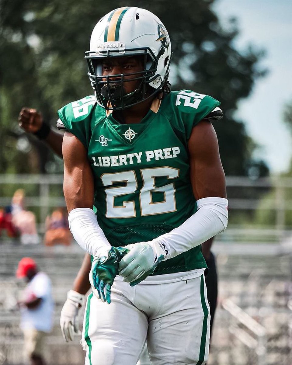 twauny6's tweet photo. Everyone needs rest. But ima make it hard for em to sleep on me💯 Beating all odds and grinding @ a prep/juco isn’t for the weak. But after this step I’m coming for it all😈 @LPSA_FREEDMEN @CoachFunch https://t.co/2XHGUCMNMx