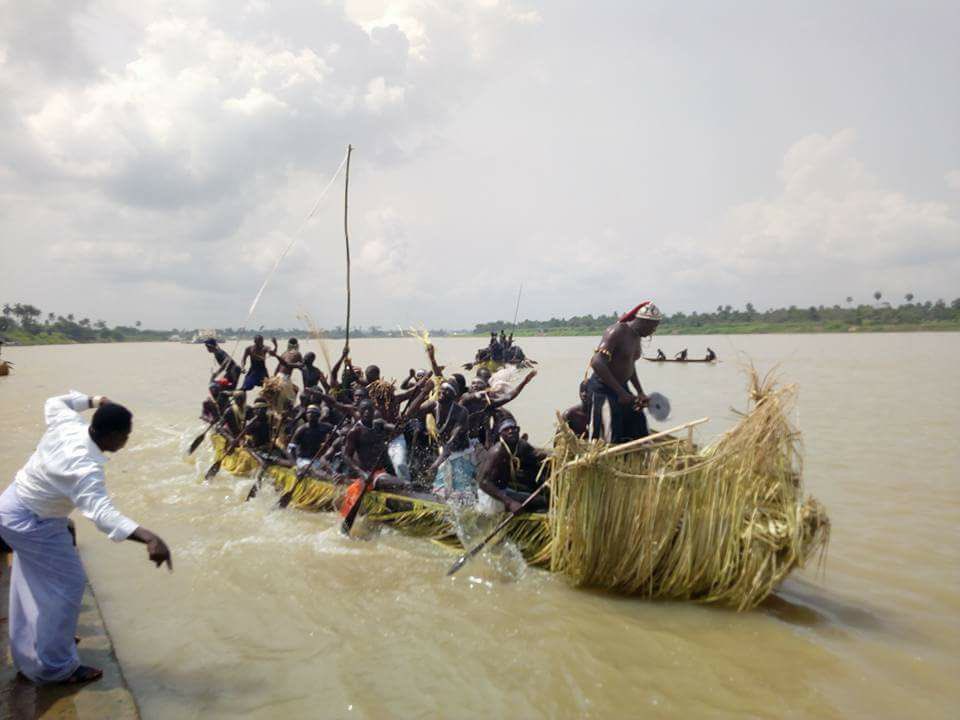nigerdeltafest's tweet photo. Part of the elaborate celebrations enacted to coronate a new king in Tarakiri kingdom is a patriarchal  cultural display demanding blessings to reign upon the new throne. 

Ijaws are festive people, there’s no deep sea they wouldn’t swim in other to celebrate a remarkable news. https://t.co/9LT4ApI98K