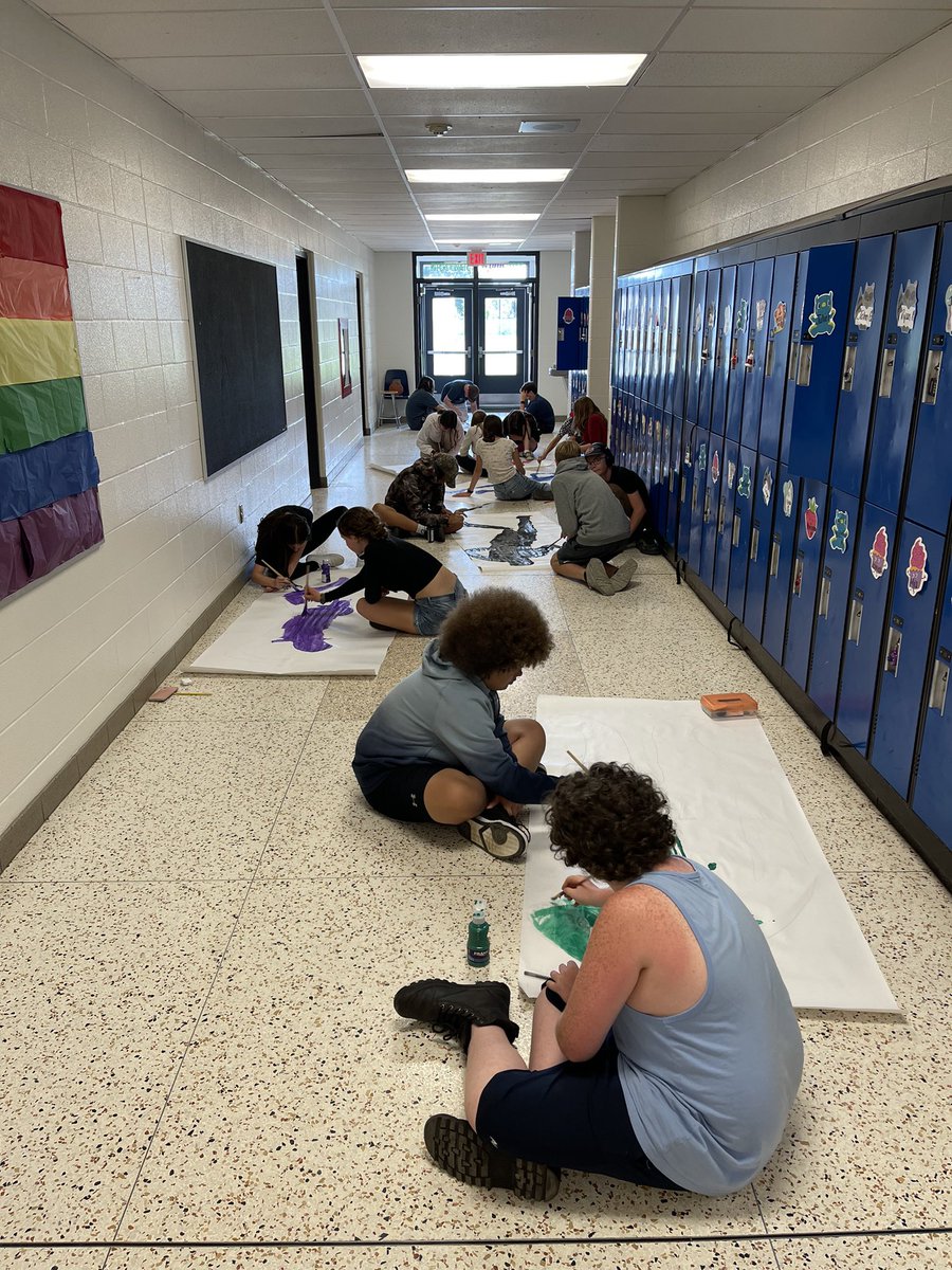 TerryFoxPS_KPR's tweet photo. Gr 7 &amp; 8 collaborative murals focused on identity, belonging &amp; encouragement to be revealed next week! #wearekpr https://t.co/ZRHcofKHDt