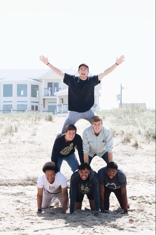 prgtdg1's tweet photo. #Dontrell Terrance Glover Jr. has been enjoying his summer Leadership Team 👀😁2nd year around. This summer he also got to intern in Nashville TN for a great Finance Company. 3rd year at Liberty University #Jr 🙌
Grateful &amp; Thankful I get to be these kids mom. @tglover187 https://t.co/k4w8JigE9T