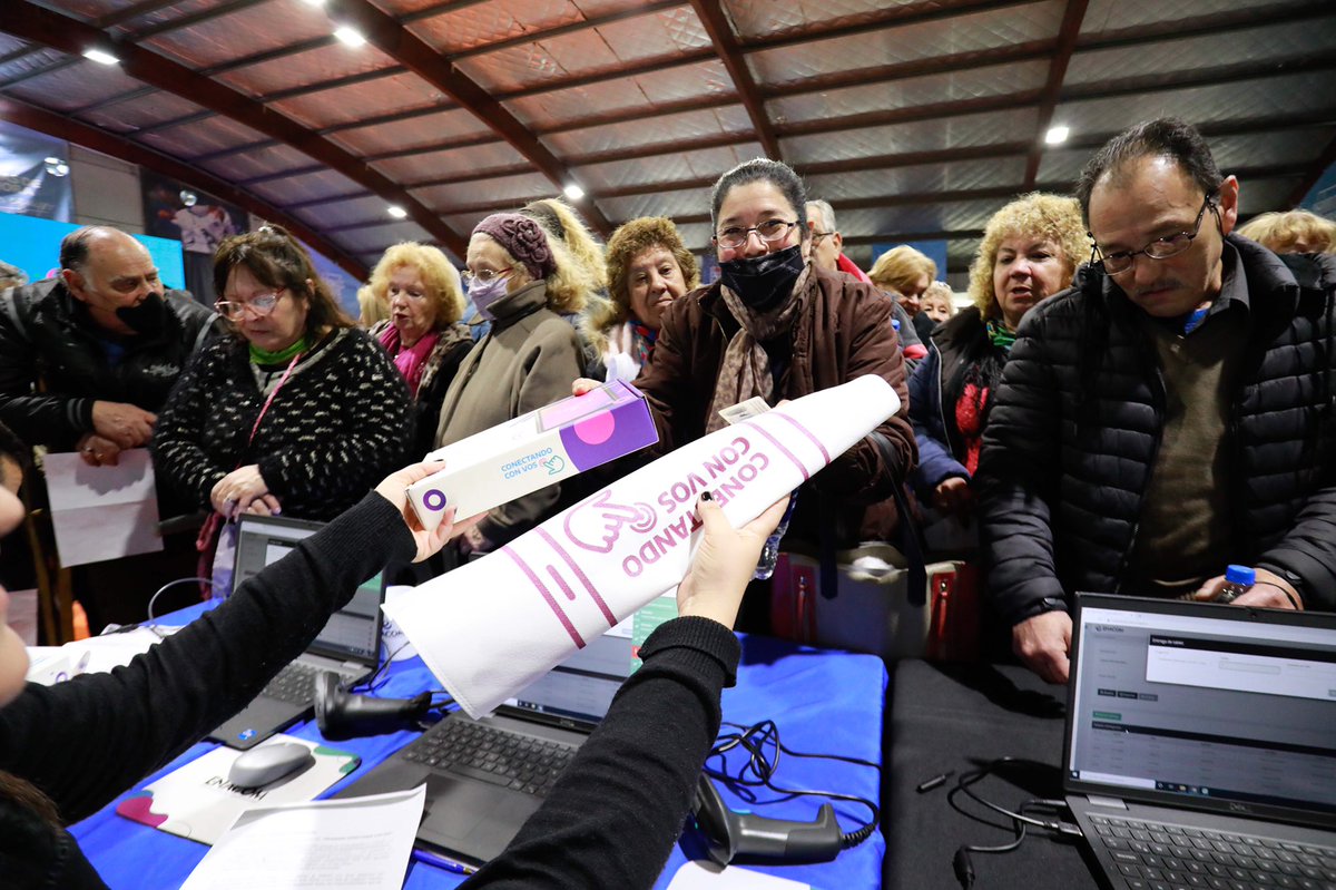 👴🏻👵🏽📱 | Más herramientas digitales para los adultos y adultas mayores de Lomas.

Recibimos a <a href="/ambrosinius/">Claudio Ambrosini</a>, director de <a href="/ENACOMArgentina/">ENACOM</a>, para acordar la entrega de 6.000 tablets para los vecinos y vecinas del distrito, en el marco del programa "Conectando con Vos".