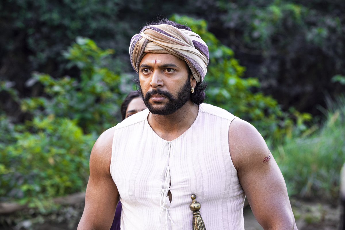 New still of @actor_jayamravi released from #PonniyinSelvan as birthday special 😍🎉
#HappyBirthdayJayamRavi