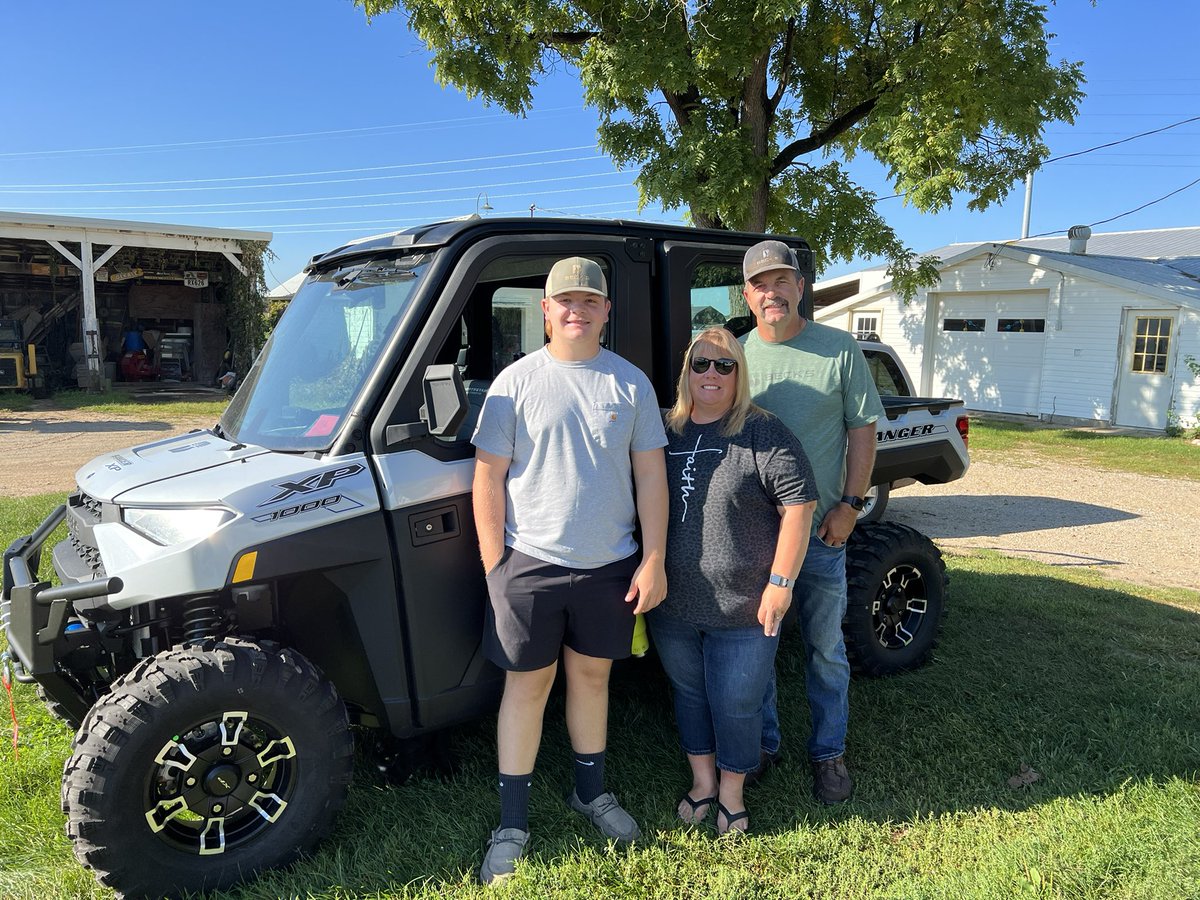 cowhouse01's tweet photo. Thank you Oakwood Farms for your business! Enjoy your Polaris Northstar Crew! @BecksHybrids #commitmentrewards https://t.co/RX7NIVPdKx