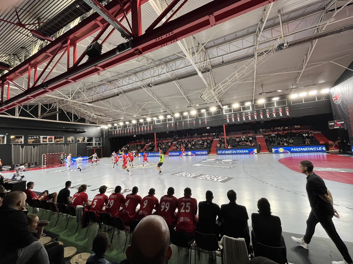 Je ne sais pas quel sera l’issue du match mais les travaux réalisés à Delaune ont déjà radicalement changé l’expérience spectateur 👍🏼🥳 
#LiquiMolyStarLigue 👏🏼 @USIvryHB