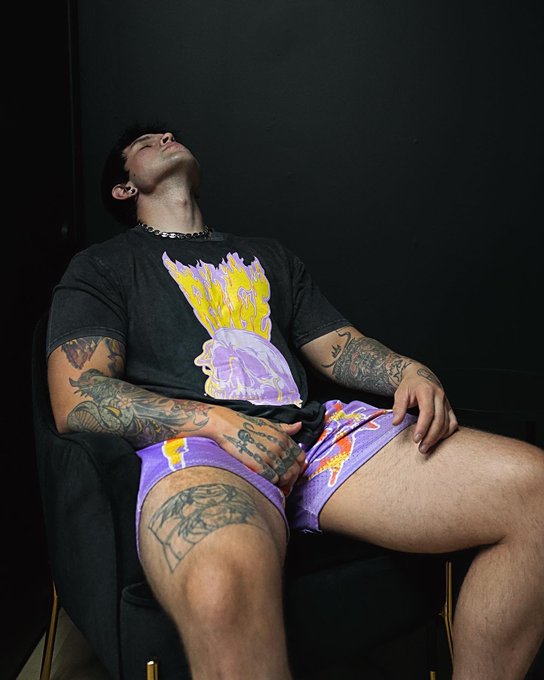 Did someone say thighs? https://t.co/IPY44GxWB5