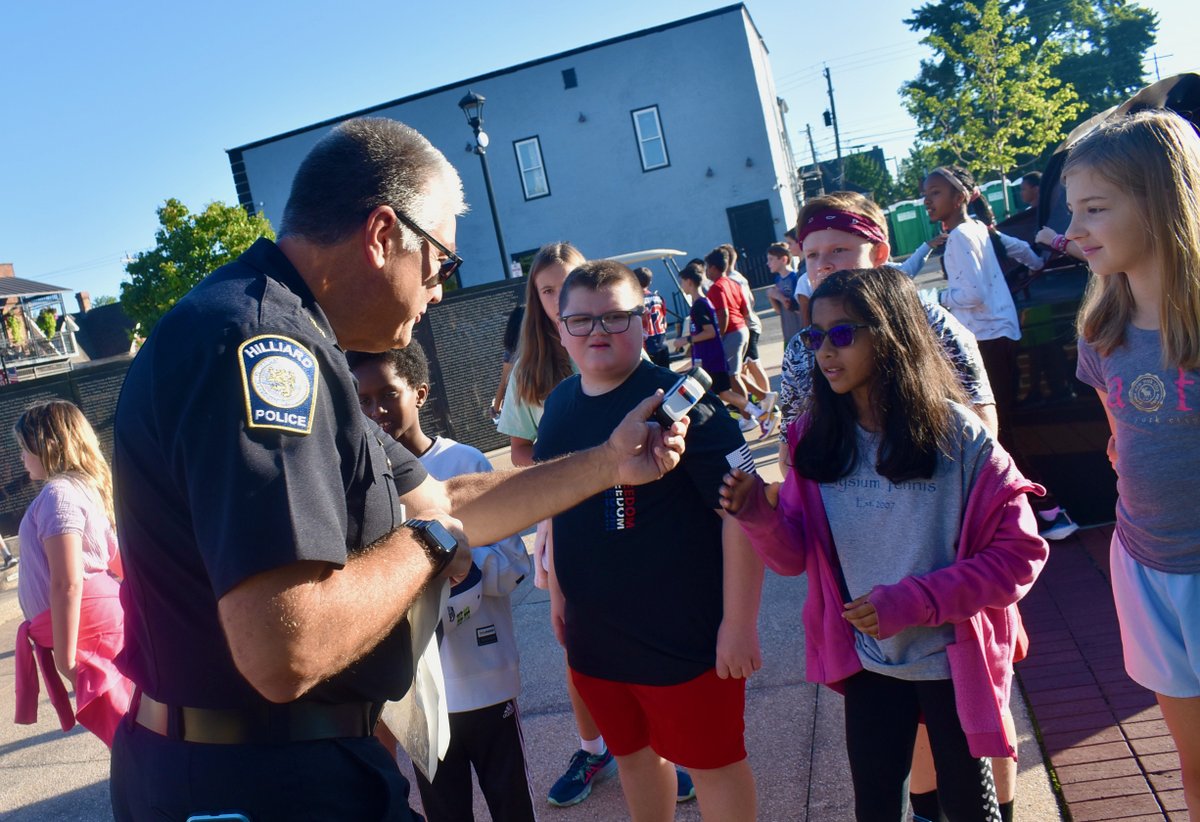 Hilliard_Police's tweet photo. Today HPD hosted students from Hilliard Station Sixth Grade School. Chief Woods spoke about the events of Sept. 11, 2001, and led students on a tour of First Responders Park.🇺🇸

Sharing this information is part of our pledge to Never Forget. Thanks @HilliardSchools for coming! https://t.co/b0TmwXyo5W