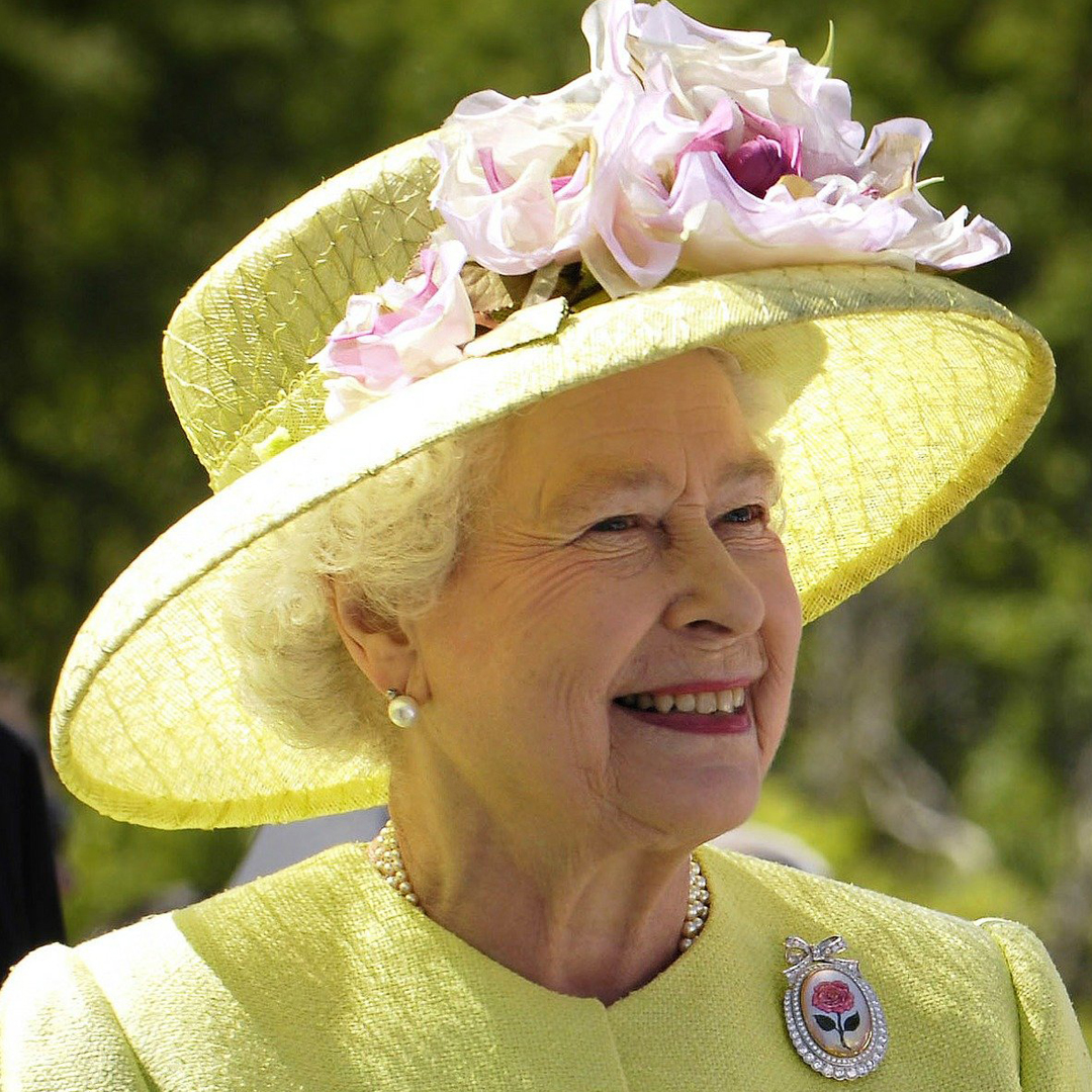 MusecMuse's tweet photo. My deepest condolences and prayers to the family of Her Majesty Queen Elizabeth II, to the lovely people of the United Kingdom and to all those who loved her around the world. My heart is with you. ❤️ https://t.co/w4V31OIau0