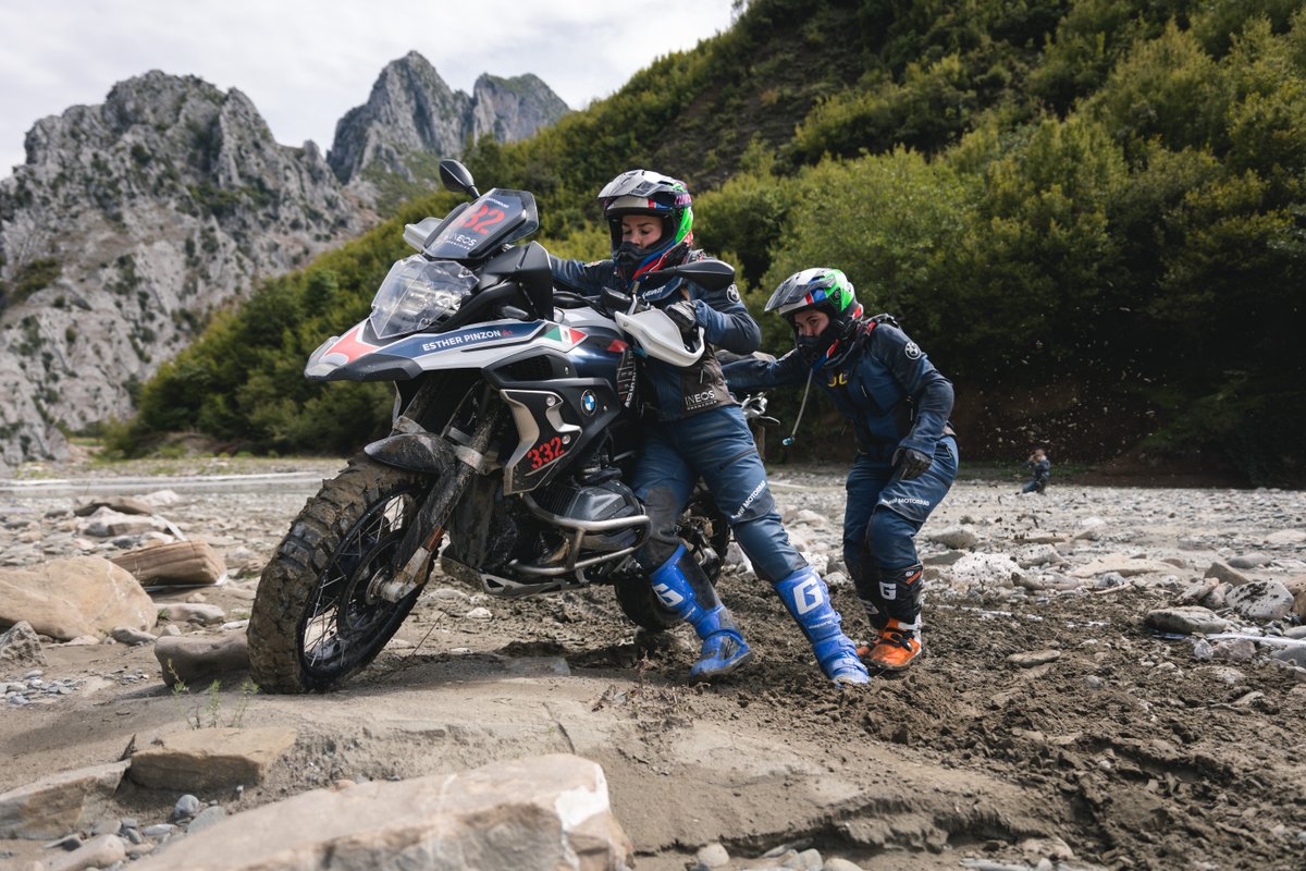 BMWMotorrad_Mx's tweet photo. A un día de la final, nuestro team está rompiéndola en el #GSTrophy2022. ¡Éxito y saquen el #SpiritOfGS mexicano! 🔥

#MakeLifeARide https://t.co/bIpl5bkhiZ