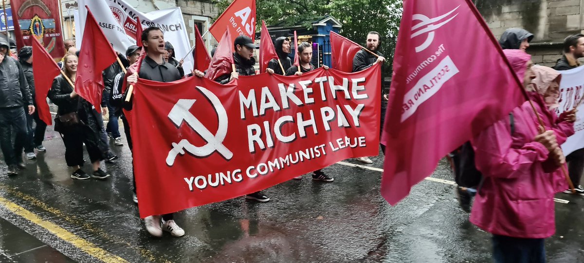 YCLEdinburgh's tweet photo. Young communists on the march! 

Scotlands Trade Union movement gathered in Edinburgh to demand a pay rise. As wages stagnate, prices increase and profits sore, communists know it is their task to give this economic cycle a political character. https://t.co/DVG1RpTc5Q