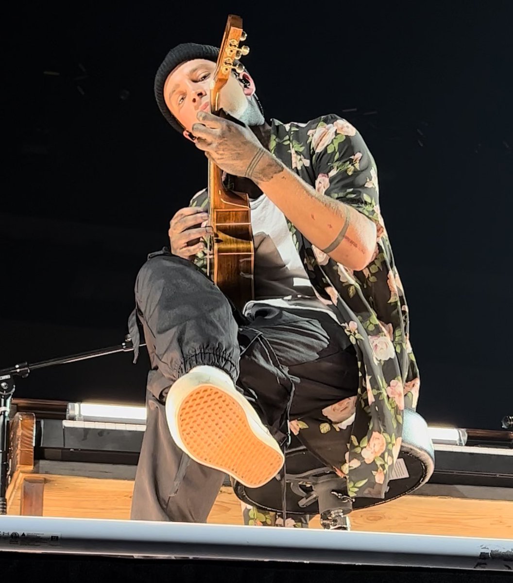 shesSACARVER's tweet photo. #icyphilly literally happened a week ago and all i can think about is this pic of tyler staring into my soul i took at b stage barricade 🧍♀️🧍♀️ https://t.co/Z9pFt4PneY