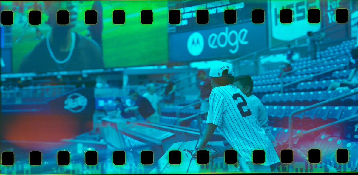 JoJoeyWhatever's tweet photo. @derekjeter
@Yankees
@yankeestadium
@MLB
#ThankYouJeter
#derekjeter
#NYYankees
#Yankees
#YankeeStadium
#RepBX
#BronxBaseball https://t.co/E7h5DMeRFj