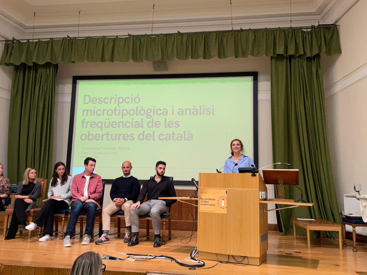 I, finalment, Marta Timoneda ha presentat "Descripció microtipològica i anàlisi freqüencial de les obertures del català"