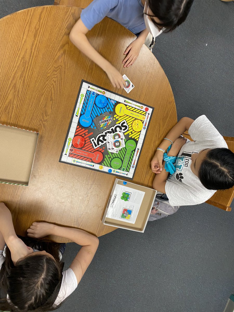 IHMSLibrary's tweet image. Fun Friday games in the library!! Great way to end the week 😊 @IHMSjaguars #Srvlibrarylove