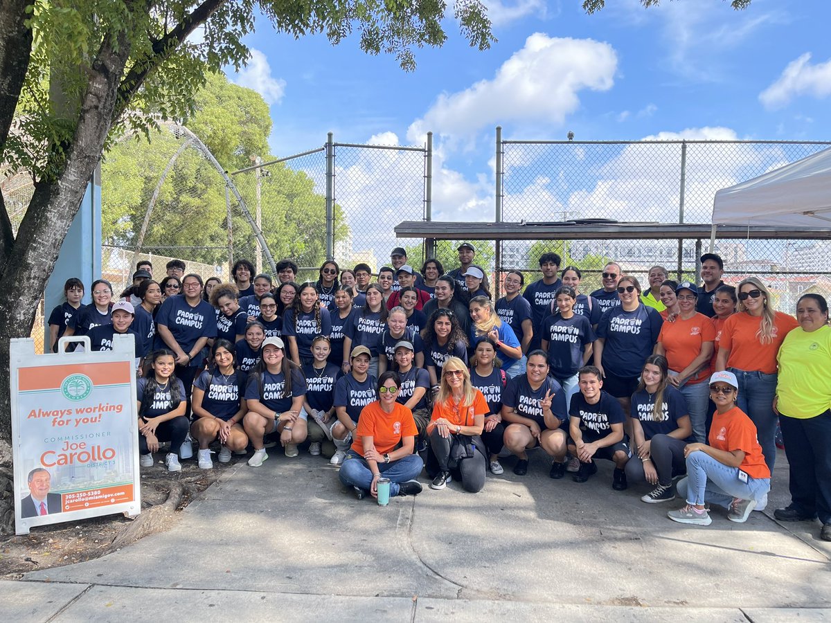 JoeCarolloNow's tweet photo. ♻️We all share the responsibility of protecting and keeping our streets clean - Our #KeepMiamiClean Initiative is transforming Miami one street at a time!
Thanks to @MDCollege #PadronCampus students & teachers for joining us and for all your hard work and dedication to our city! https://t.co/QQN4uviB2G