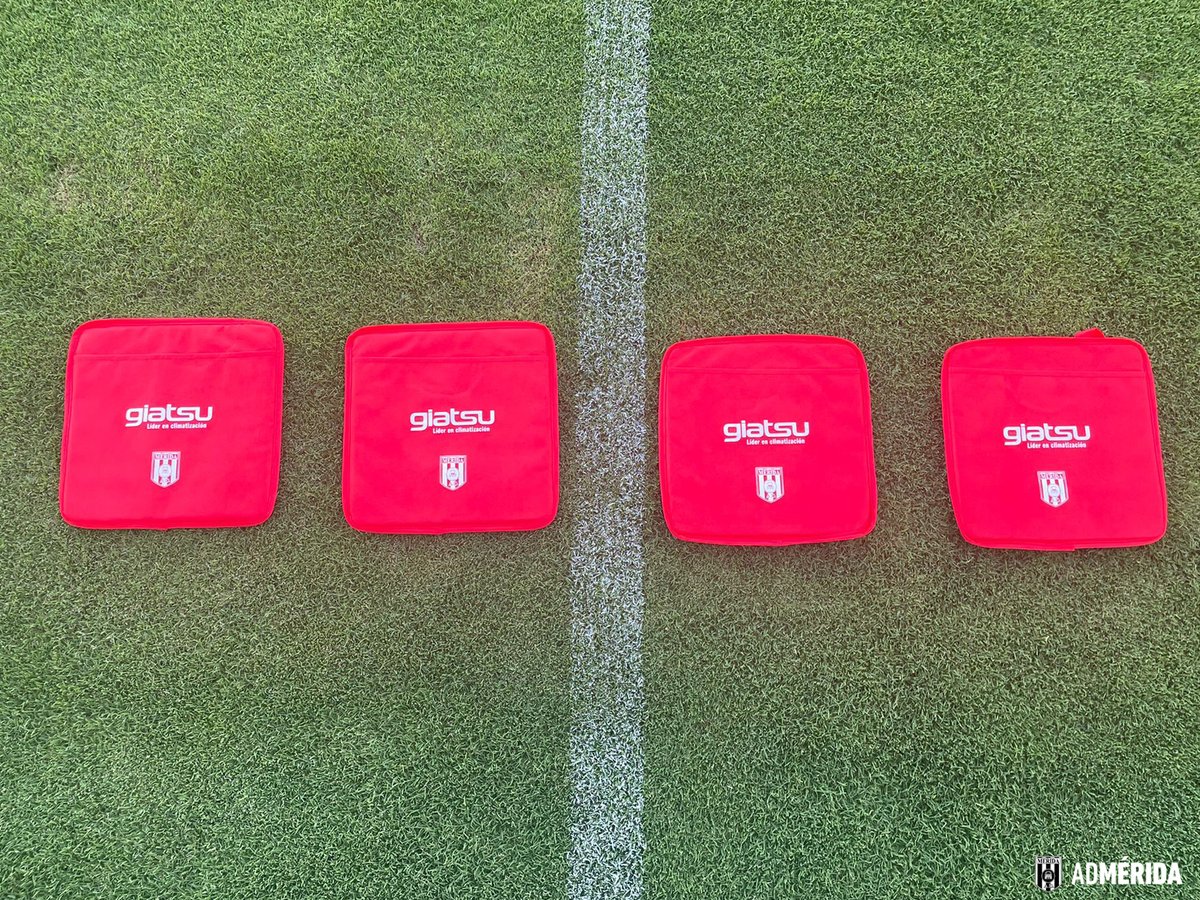 Merida_AD's tweet photo. 👍🏽 En el #MéridaDépor de mañana nuestro patrocinador #GIATSU repartirá alfombrillas para los asientos de nuestros abonados 💪🏽

🏟️ Estarán ubicadas en las puertas de acceso al estadio Romano José Fouto https://t.co/Kx5hdka7M9