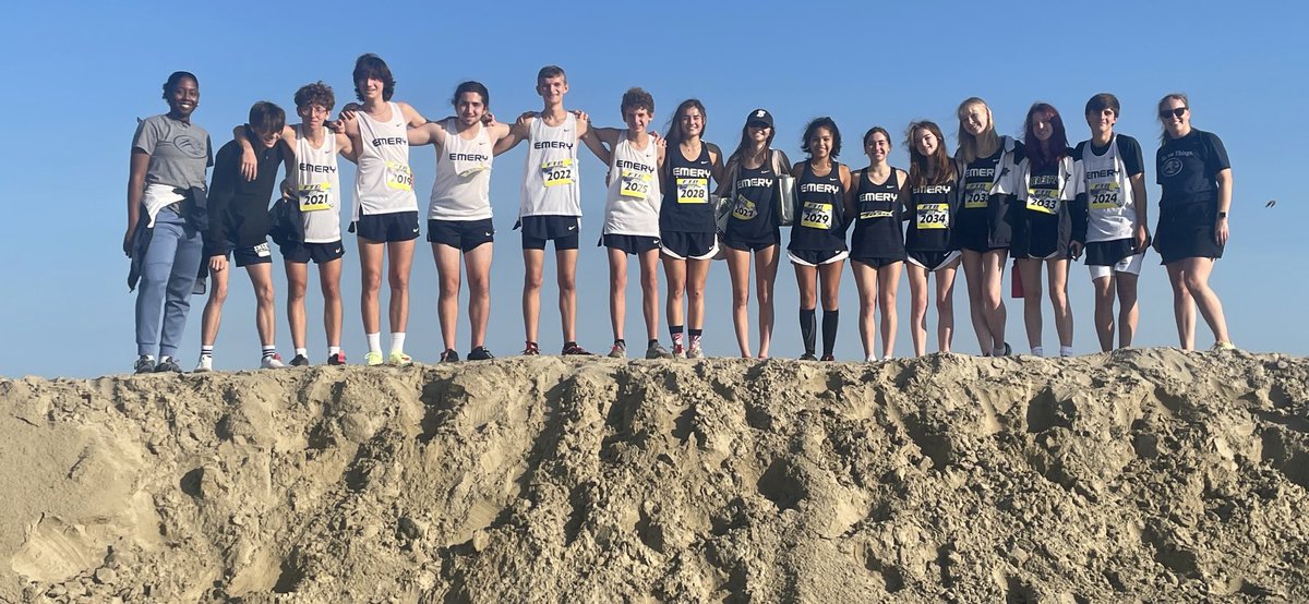 Jaguar Cross Country competing in the Galveston Island Run this morning. The team was led by Ethan Cox, Audrey Hochglaube, and Anthony Lannello who all had top 55 finishes.  Great work everyone!!  #JagNation