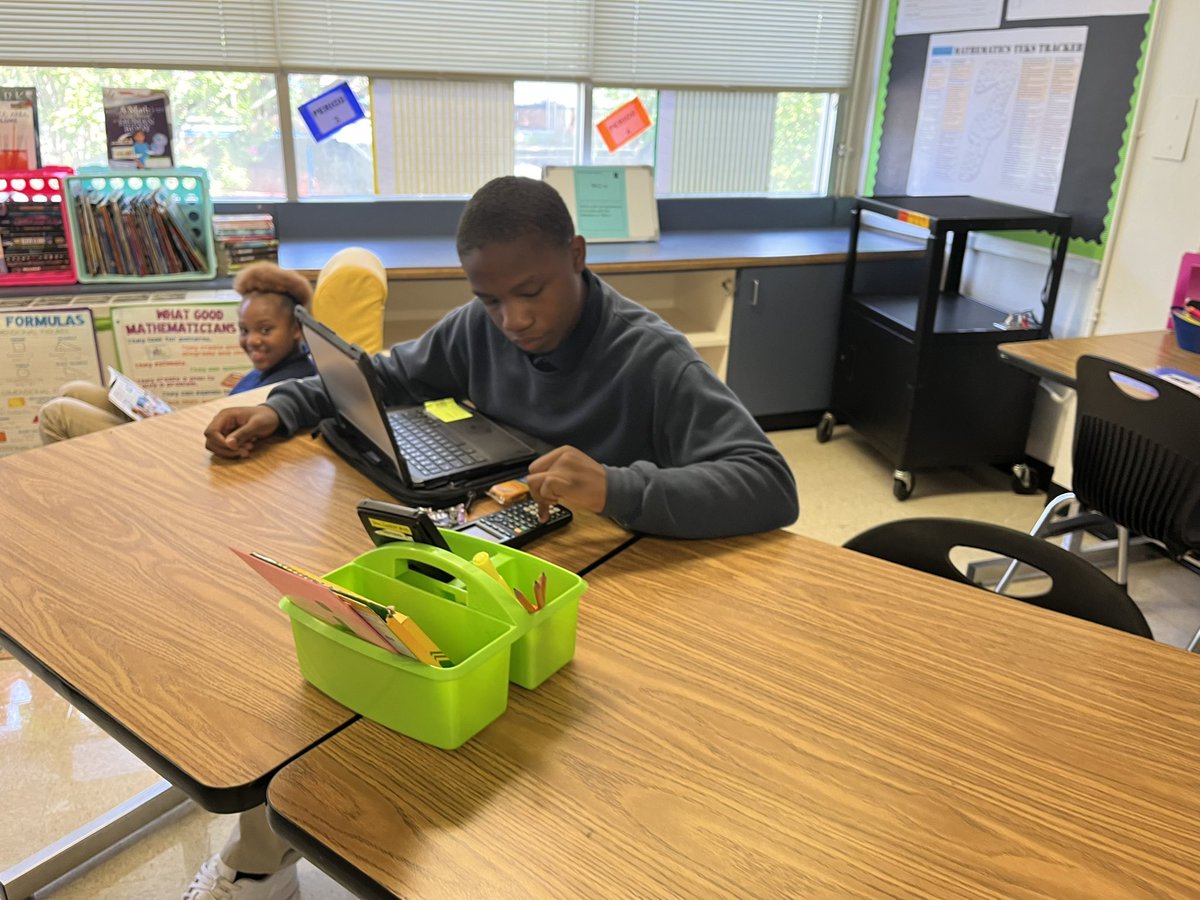 SummerBrewer83's tweet photo. Math and Technology Integration. Great things happening in Ms. Brewer’s class 😊#IXL #Apex @HISDDAEP @HISDSupe @HISDMiddleSchls @HISDSPED @HISD_SecMath @HISD_Curric https://t.co/pIUqPBiB4w