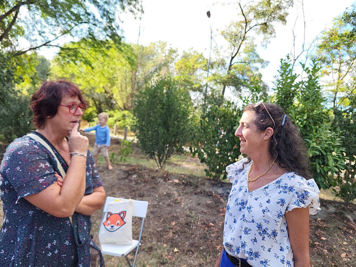 SylvieBrot's tweet photo. Aux côtés de la communauté sourde, de l’#APES31 et @FCPE31 pour fêter cette victoire collective : la scolarisation des 6 élèves sourds, que le maire refusait, dans le parcours bilingue #LSF de #Ramonville !
Je leur souhaite le meilleur pour cette année scolaire ! https://t.co/c7nexE90zB