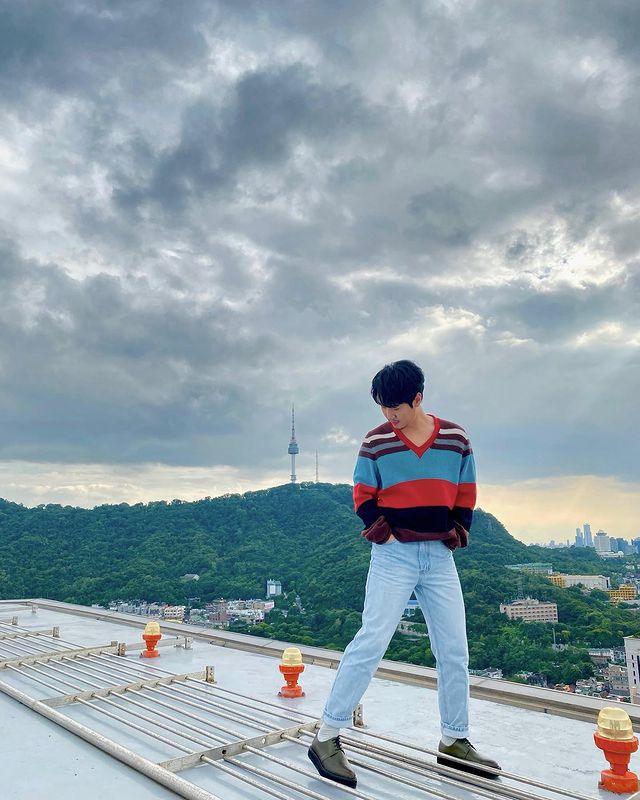 #1년전_오늘의_라포엠

2021.09.10. (금, 09:47 PM)

#라포엠 #최성훈 인스타그램 @ ssunghooon_

"
반대쪽은 볼 수가 없어 🤦🏻‍♂️ 🏙
@ junkyu_c 📸
"