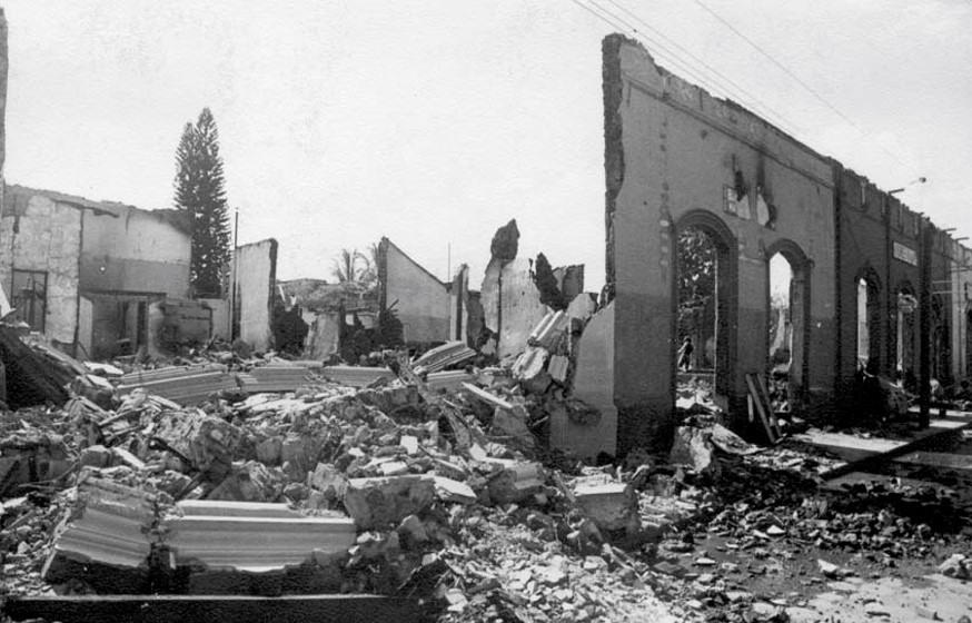 LaGacetaFSLN's tweet photo. Estas fotografías, son un testimonio de cómo quedó la ciudad de Masaya, totalmente devastada y en ruinas, tras los masivos bombardeos de la genocida Guardia Somocista, contra el pueblo, el 9 de septiembre de 1978, durante la llamada Insurrección de Septiembre. https://t.co/k4Ao7YoSrL
