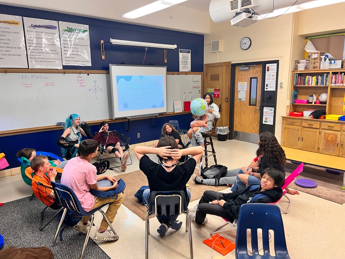 HadleyUSD259's tweet image. Happy Friday Hadley! Here's are Friday Five- Ms. SozaT is back, XC meet, restorative circles, science fun and health detectives-- enjoy! #wpsproud #hadleyrocks #fridayfive