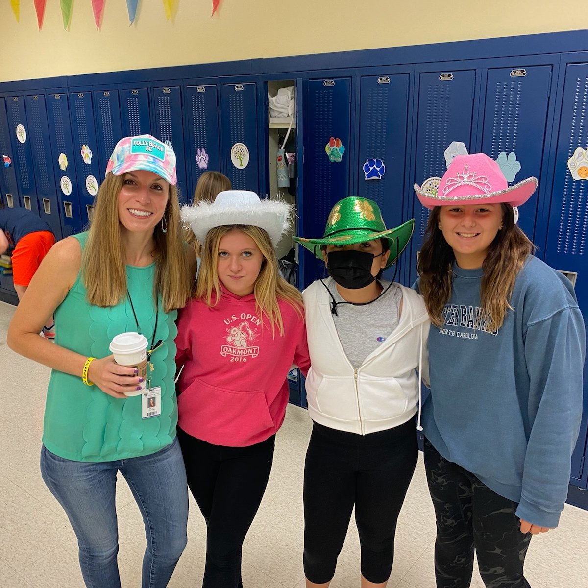 Hampton_Talbots's tweet photo. This is what HTSD means when we say #TalbotsTogether 💛💙
Hampton Middle School in just one day raised $1,922.48 to support 10th grade HHS student Aiden Hanna who was diagnosed in August with osteosarcoma.
https://t.co/Z5tvsujxte https://t.co/djIEUjS5uZ