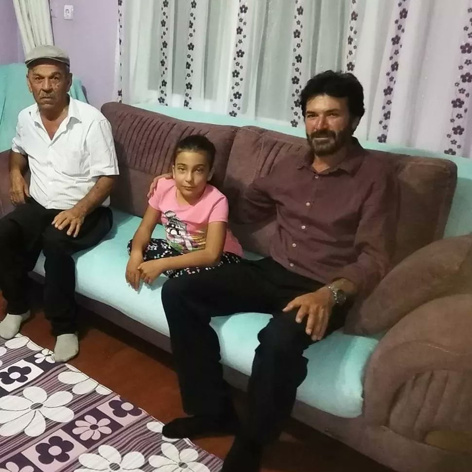 Bugün Uzunsöğüt mahallemizde Bedensel engelli küçük yavrumuz Sebiha'nın misafiriydik, Babası Fatih İmalı'ya engelli kızının okulunda temizlik v.s.gibi bir iş verilmesini yetkililerden  talep ediyoru. Bu hususun Takipçisi olacağız. 
Hasan KIZILDAĞ
 İyi parti Türkoğlu ilçe başkanı.