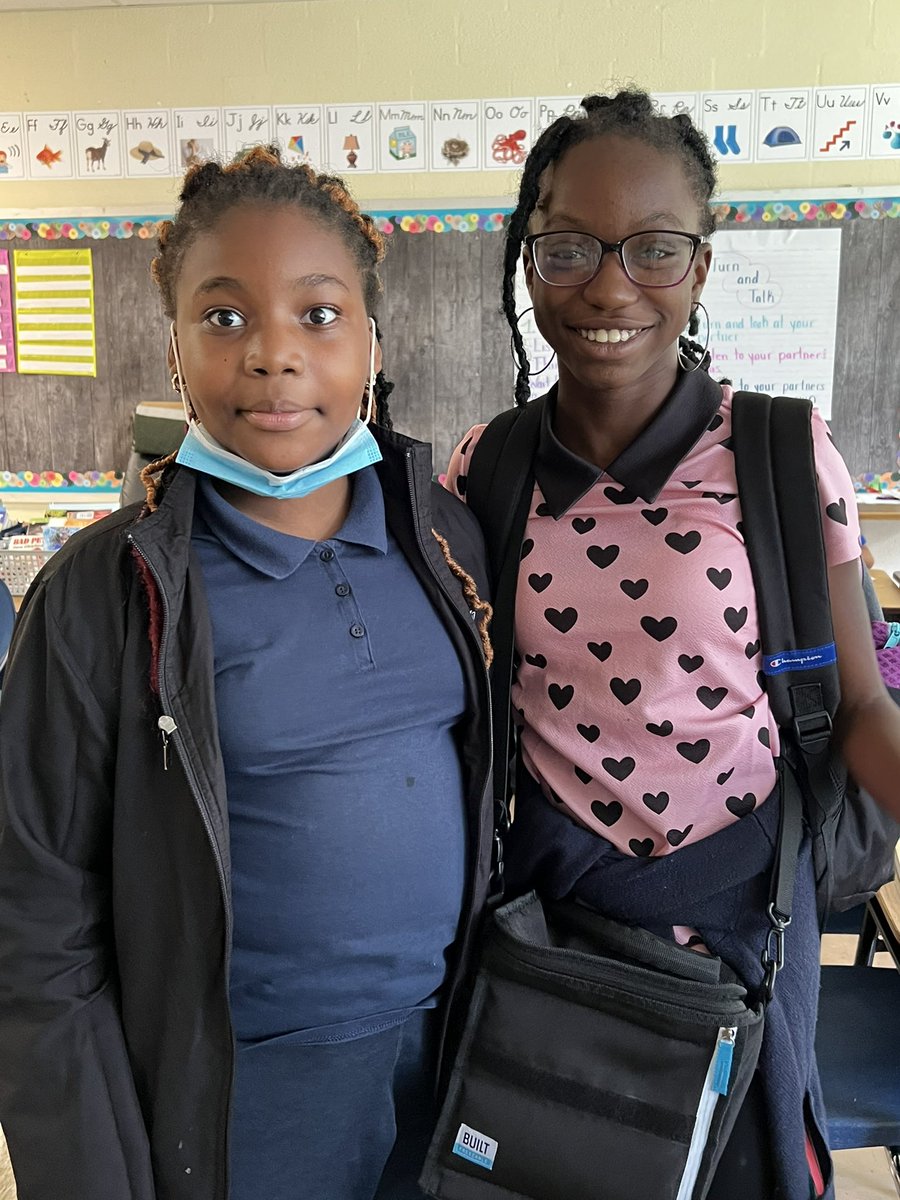 CHES_TAG's tweet photo. Today two of my quiet flowers BLOOMED!!! We were talking about survival guides to moving to a new country and they shared a lot with us about moving from Nigeria and the struggles they had to overcome. #chesWalton5 #newhome #texttoselfconnection @capitolheightse https://t.co/jkVPksVnWl