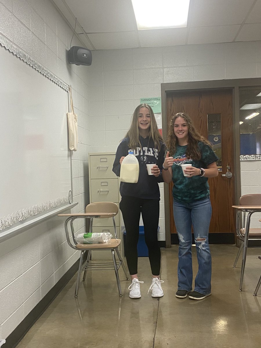 Today, my students had the option of trying ‘raw’ cow milk from my family’s dairy farm. I had four ladies in animal science that tried it and they loved it! One student even put it in her cereal she was eating! #agriculture #animalscience #tastetest #newthings