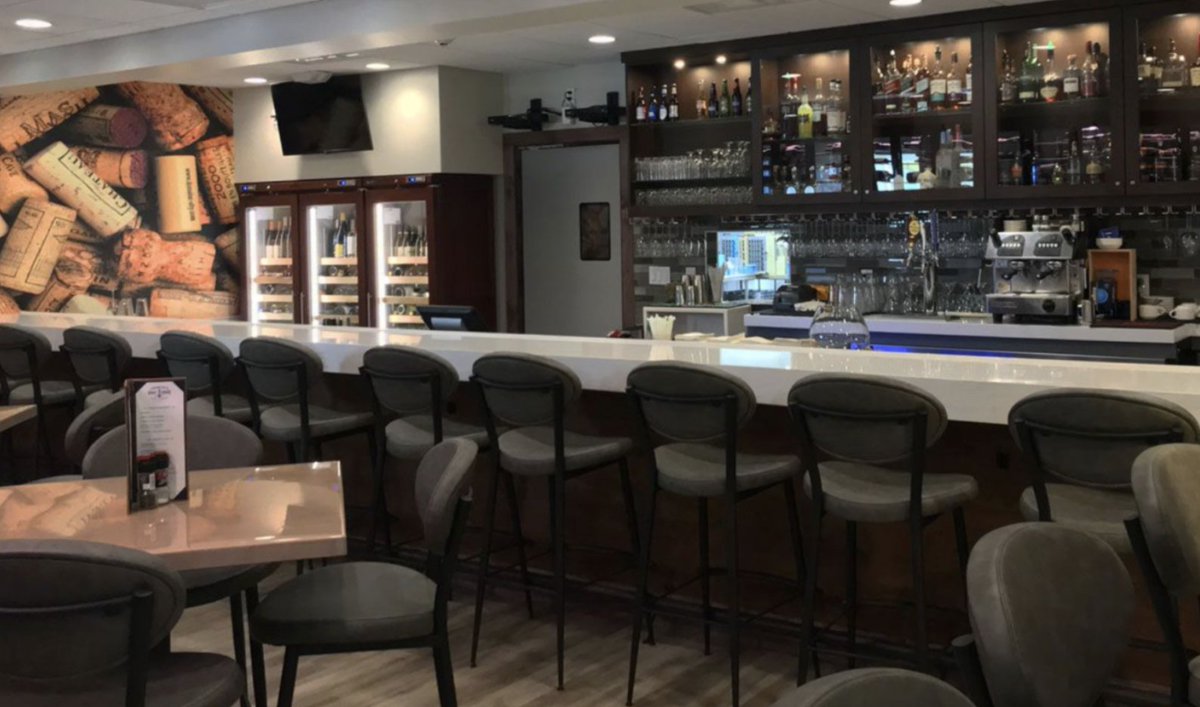 BoathouseGrill's tweet photo. What do friends and wine have in common? The older, the better. 
Tag a friend and tell them to meet you at our wine bar tonight!
#awardwinning #winebar #bestofthebeachwinner https://t.co/o1ean4xGiY