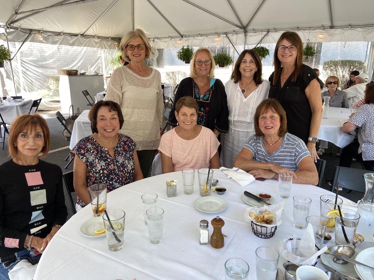 LazarowEllen's tweet photo. Willets Rd retirees! https://t.co/vBwszhkxak