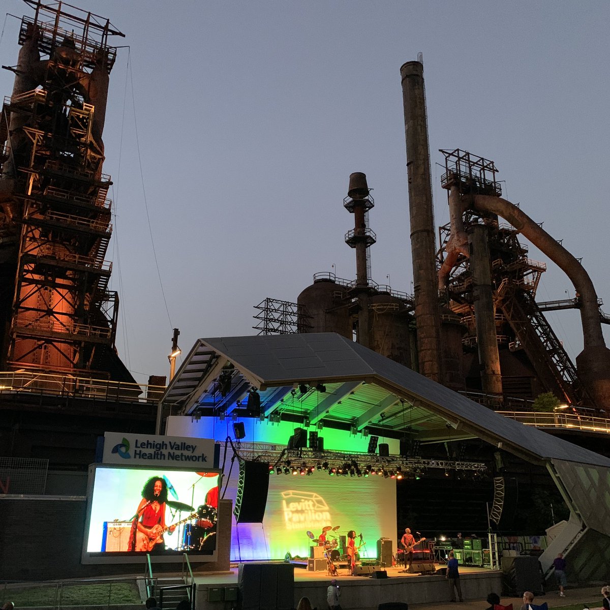 Eljuri's tweet photo. Qué hermosura de show, querida Bethlehem, @LevittStacks. Son increíbles, los quiero y me dejaron flotando! Mil gracias por invitarme @ArtsQuest 😍🎶🌸❤️ 🎶 —@Eljuri https://t.co/T4AS4An5dE