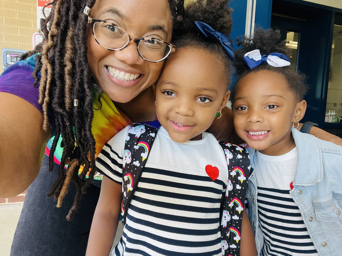 Happy FriYAY! Lots of smiling faces going into the weekend 💙 Be safe and see you Monday! #BucknellStrong