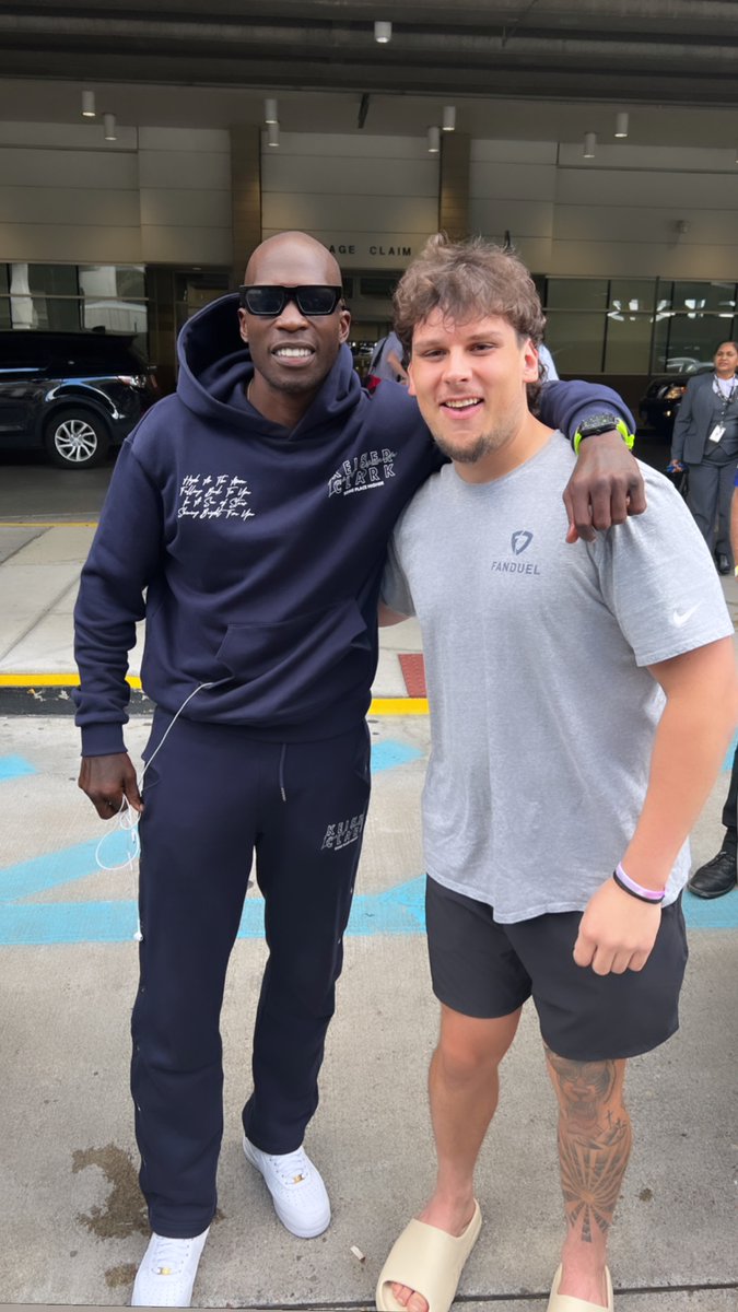 ochocinco's tweet photo. Guys @ConnerRauch6 came to pick me up at CVG https://t.co/5wiPX8iPdk