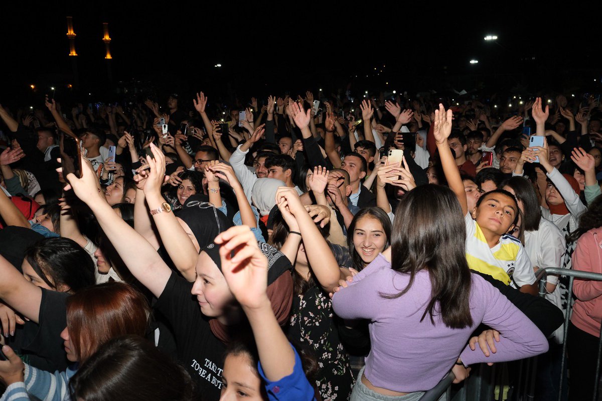 Festivallerin kralı #Çubukfest’te bu akşamda eğlencenin turşusunu kurduk.🥰 Gelin yarın festivalimizin 3. gününde bu muhteşem atmosferi yaşamaya devam edelim👊🏻

#ÇubukBelediyesi #ÇubukFest #UluslararasıÇubukKültürveTurşuFestivali