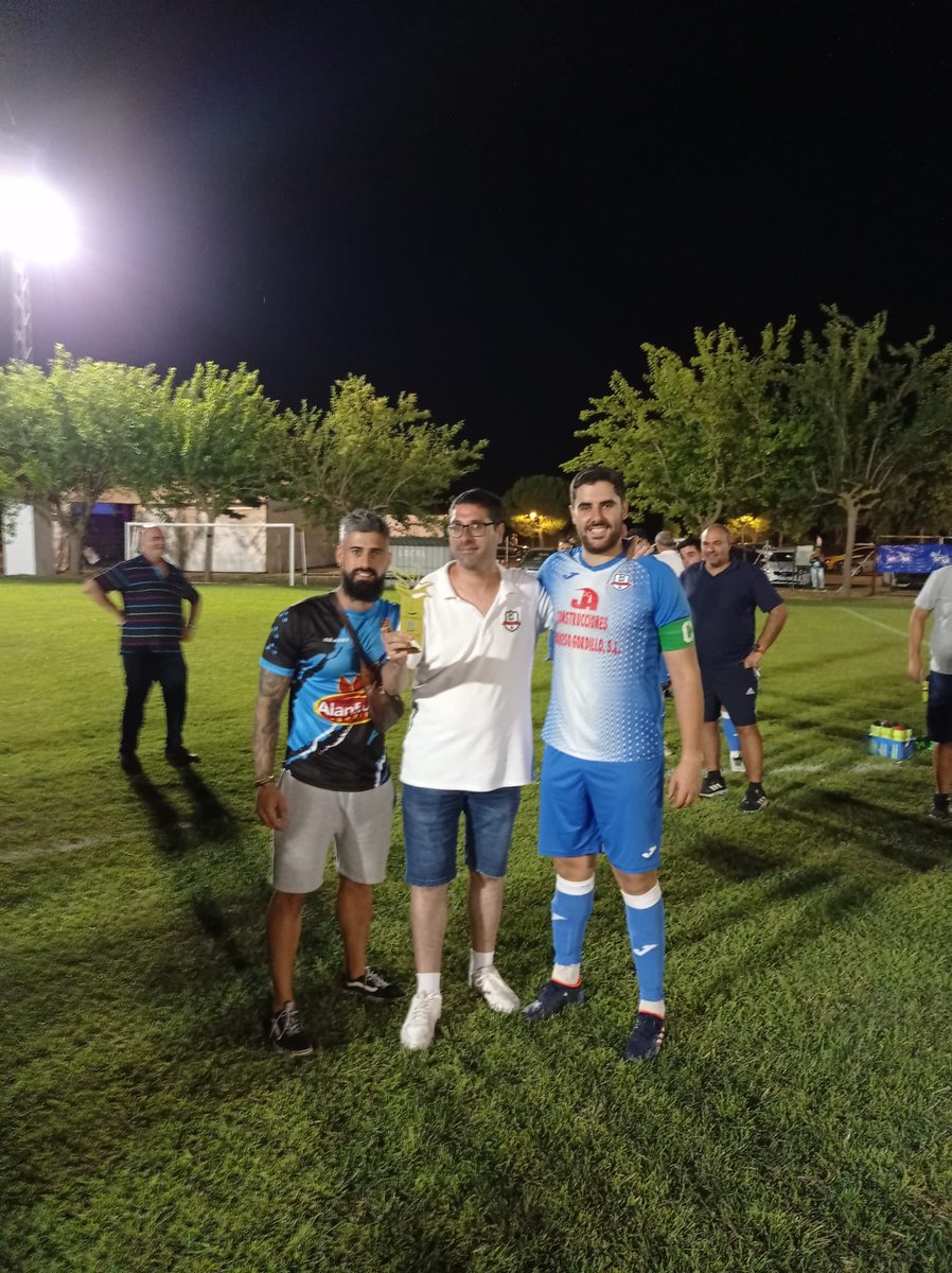 Final del Trofeo Virgen Milagrosa en #Alange

1-5

⚽️ Antonio
⚽️⚽️ Viondi
⚽️Abraham
⚽️Kiko Moro

Con este encuentro finaliza la pretemporada con 7 victorias en 7 partidos. Y 4 Trofeos conquistados 💪🏻 

#VamosAzules 💙