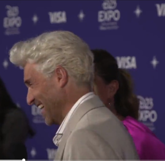 merdersuniverse's tweet photo. simplesmente Ellen Pompeo e Patrick Dempsey fazendo um ao outro morrer de rir https://t.co/NqTOvR8Ygr